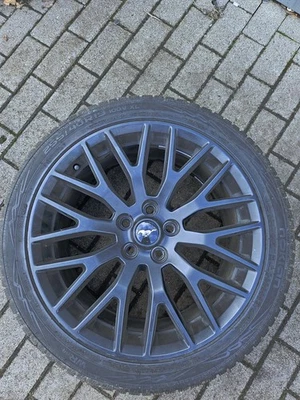 Ford Mustang V8 Winterradsatz Y-Speiche + 255/40 R19 / 275/40 R19 + RDKS - Bild 1 von 4
