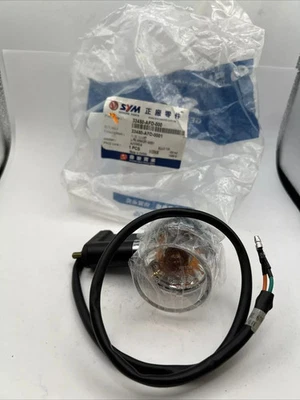 SYM Front Left Turn Signal 33450-AFD-000 - YY00057 - Image 1 of 4