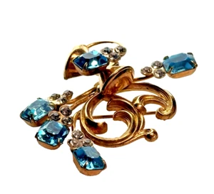 Vintage Brooch Aqua Blue and Clear Rhinestones Gold Tone Metal - Picture 1 of 7