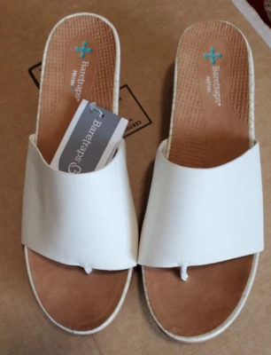 Sandalias de cuña informales Baretraps para mujer Leigha tanga crema talla 10M 1A Foto 1 de 4