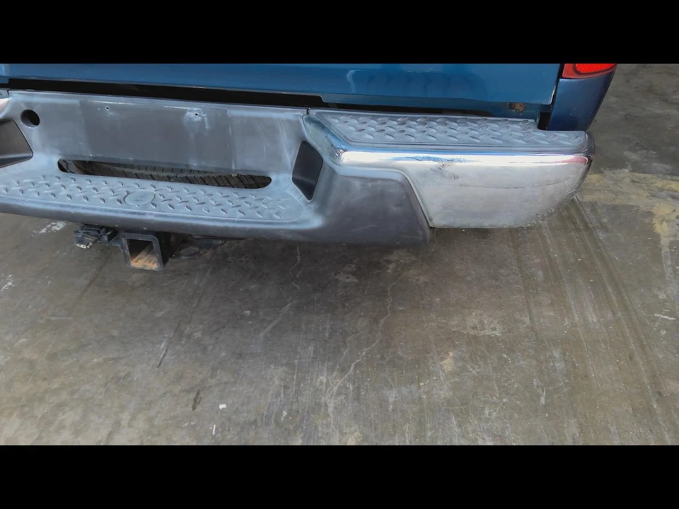 Used Rear Bumper Assembly Rear fits: 2005 Chevrolet Colorado w/o trailer hitch c Foto 1 de 4