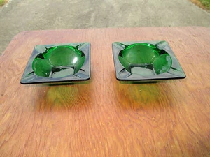 Set 2 posacenere vintage in vetro smeraldo, ottime condizioni - Foto 1 di 2