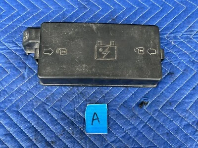 Panel de fusibles Saturn Vue 2002-2007 compartimento positivo cubierta tapa moldura OEM #463EM Foto 1 de 4