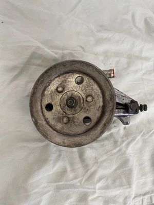 OEM 1990-1991 Acura Integra Power Steering Pump w/Pulley - Image 1 of 4