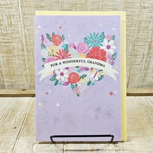 Tarjeta de felicitación del día de los abuelos Hallmark abuela púrpura floral maravillosa - Imagen 1 de 8