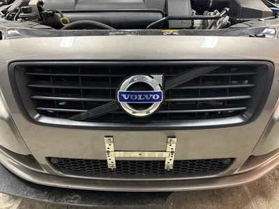 Used Front Center Grille fits: 2010 Volvo 80 SERIES center upper w/o adaptive cr Foto 1 de 4