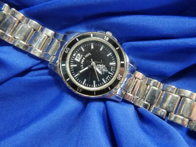 EE. UU. POLO ASSN. RELOJ USC2081 Pulsera Desplegable Tono Plata BATERÍA A30 Fresca Foto 1 de 4
