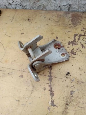 1999-2004 Ford Mustang Driver LH or Passenger RH Side Upper Door Hinge USED OEM - Изображение 1 из 4