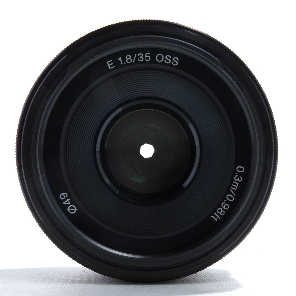 Lente Sony 35mm f/1.8 para montagem E APS-C - Imagem 1 de 1