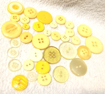 Botones Bonanza! Más de 30 amarillos: tamaños, estilos y formas mixtas BA29 Foto 1 de 4