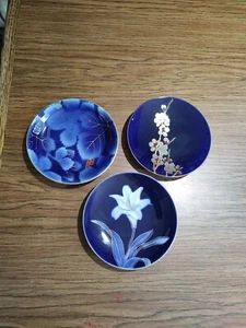 Fukagawa Seiji Arita Ware Sakura Plates Set Of 3 Cobalt Blue Flowers Nice! - Picture 1 of 11
