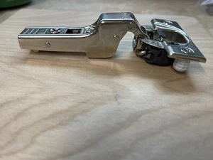 Blum 71B3680 BLUMOTION Bisagra Superposición Parcial Prensa para Puerta de Gabinete  - Imagen 1 de 5