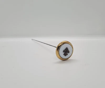 Ancienne épingle aiguille à chapeau.  19ème siécle. Fleur de LYS. Longueur 20 cm - Photo 1/4