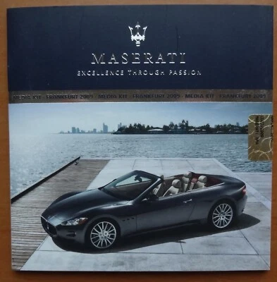 V34207 MASERATI 2010 GRAN CABRIO-GRAN TURISMO-4PORTE - ETUI+CD - 09/09 - GB IT Foto 1 de 2