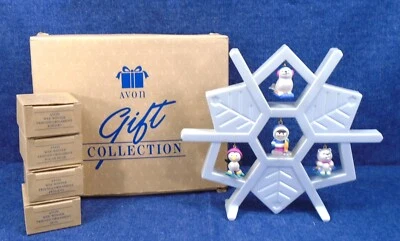 De colección Avon Wee Invierno Amigos Adornos y Soporte de Exhibición Oso Sello Pingüino Esquimal Foto 1 de 4