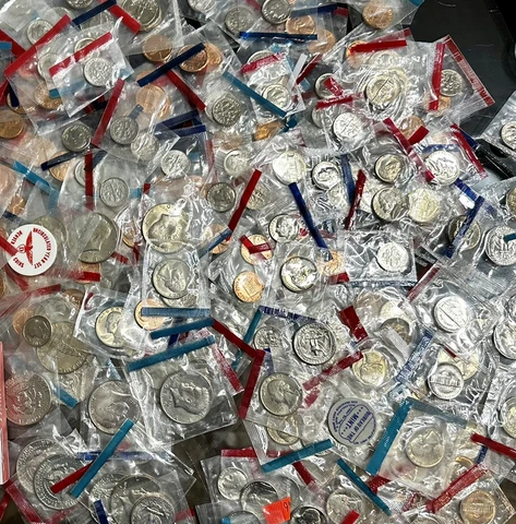 COIN GRAB BAG LOT OF OLDER PROOF COINS AND MINT SET COINS 9 UNCIRCULATED COINS Cover