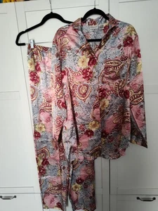 Delicado Pijama Alto Mediano Lujoso Sedoso Elegante Sensación Modesto Cómodo Usado en Excelente Condición - Imagen 1 de 9
