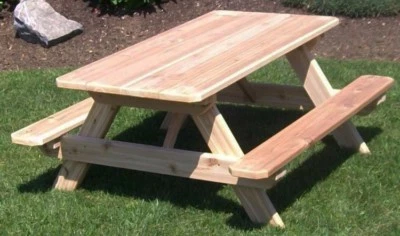 Mesa de piquenique infantil de cedro A&L Furniture Co. 4' Amish-Made, disponível em 9 cores - Imagem 1 de 2