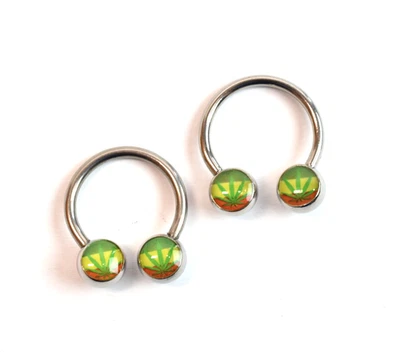 一对 14 号 Rasta 罐叶马蹄形圆形杠铃乳头环耳环 — 第 1/4 张图片