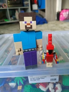 LEGO Minecraft: Steve BigFig with Parrot (21148) missing pickaxe - Picture 1 of 1