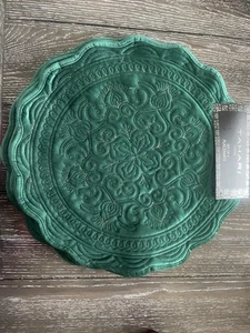 Tahari Home Green Round Velvet Placemats Set of 4 Holiday Christmas NEW - Picture 1 of 3