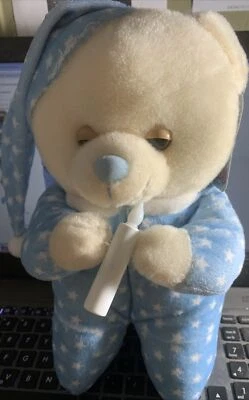 Brinquedo musical Gabi ajoelhado urso de oração azul e branco urso noturno para dormir  - Imagem 1 de 4