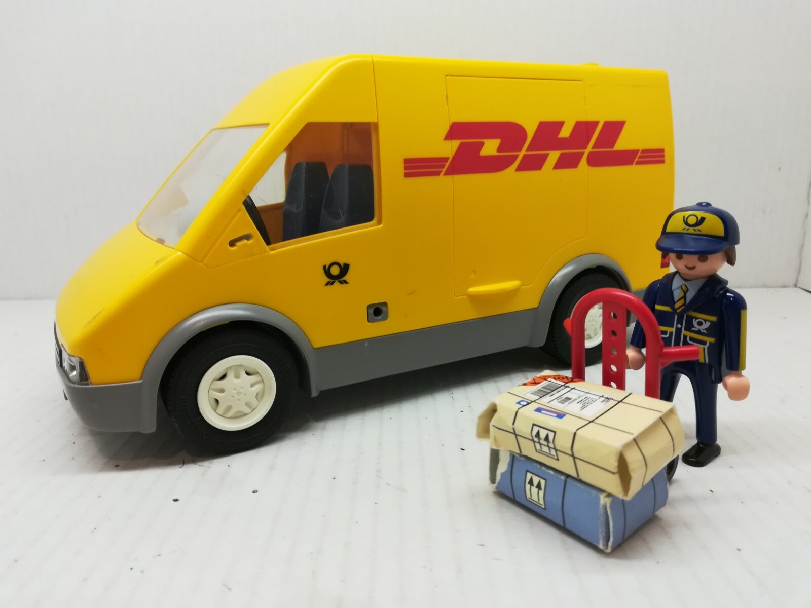 2004 PLAYMOBIL DHL DELIVERY VAN 4401 