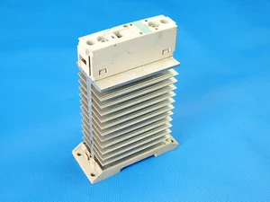 Siemens 3RF 2330 1AA04 Semiconductor Contactor 24V 3RF2330 Solid State Contactor - Picture 1 of 3