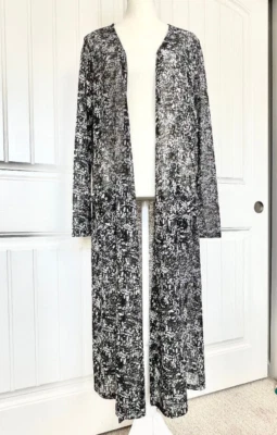 Cárdigan plumero abierto largo transparente estampado abstracto blanco y negro LulaRoe Sarah - mediano Foto 1 de 4