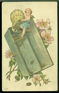 Dulce Pequeña Rubia Querubín Vacía Bolsa de Oro Monedas en Caja Rosas Postal - Imagen 1 de 1