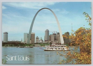 Gateway Arch Riverboat Mississippi River Saint St. Louis Missouri Postcard - Picture 1 of 2