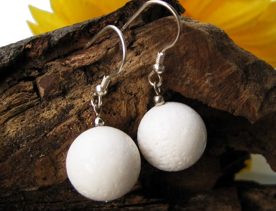 Bellissimi Orecchini In Corallo Bianco Con Ganci In Argento 925 - Immagine 1 di 1