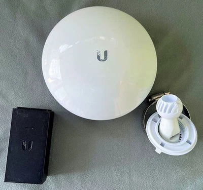 Ubiquiti airMAX NanoBeam M5 16dBi NBE-M5-16 - Image 1 of 3