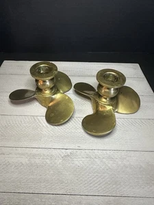 Coppia di portacandele elica barca in ottone massiccio vintage - Foto 1 di 7