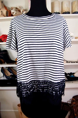 Blusa top a rayas Xhileration para mujer azul marino y blanco con encaje, mangas mariposa Foto 1 de 4