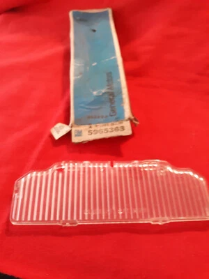 NOS GM 1973-76 OLDSMOBILE TORONADO CORNERING LAMP LENS 5965363  - Image 1 of 2
