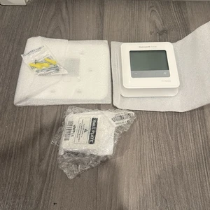 Honeywell Home T4 Pro Thermostat TH411OU2005 Programmable - Picture 1 of 5