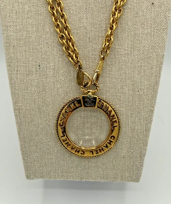 ¡Collar Chanel vintage! Lupa doble cadena chapada en oro  Foto 1 de 4