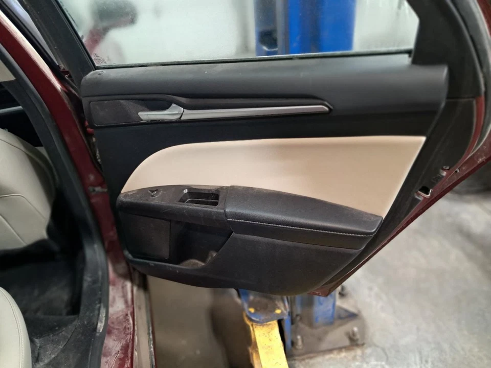 2017 Ford Fusion Rear Right Door Panel Trim Tan OEM Used 443469 Foto 1 de 4
