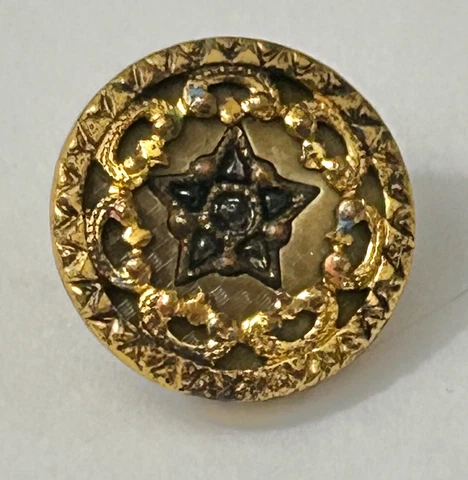 Small ANTIQUE GILT BRASS & CELLULOID BUTTON w/ELEGANT VICTORIAN Perforate #2620 Cover