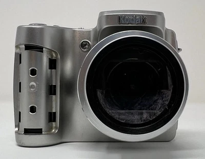 Kodak Easyshare Z650 Digital Camera Silver 6.1 MP 10X Optical Zoom - For Parts - Image 1 of 4