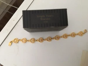 Vintage Avon Simply Hearts Chain Link Bracelet Small Gold Tone - Picture 1 of 2