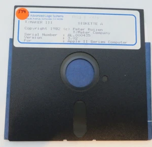 2 Apple II Series Computer Software 5.25" Floppy Disks T/MAKER III Version 3.02 - Picture 1 of 6