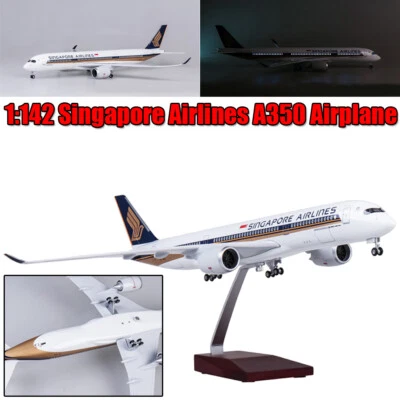 Ornamento de casa modelo avião Singapore Airlines A350 1:142 com roda de luz LED - Imagem 1 de 4