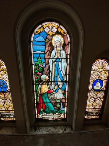 STAINED GLASS WINDOW OF OUR LADY OF LOURDES  AND SAINT BERNADETTE - CMC26 Cover