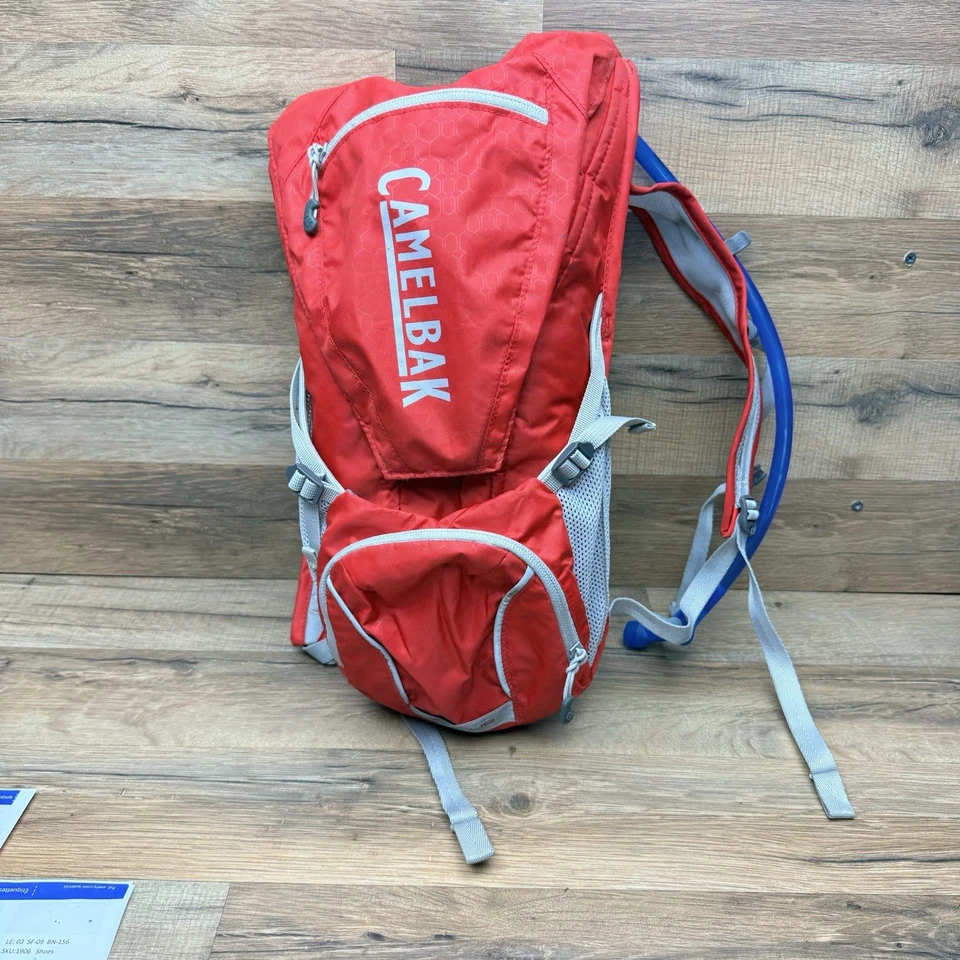 Mochila CamelBak Rogue STRYKER 85 OZ/2,5 L Ciclismo Senderismo Hidratación Roja COMO NUEVA Foto 1 de 4