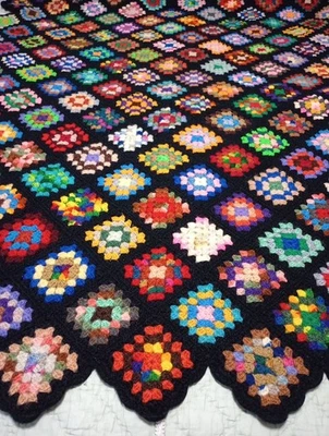 De colección GRANNY SQUARE AFGANA Crochet Lana Casa Núcleo Tiro 50x74 Colorido Hecho a Mano Foto 1 de 4