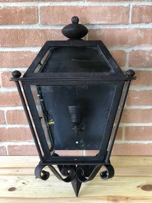 APPLIQUE A LANTERNA DA ESTERNO IN FERRO BATTUTO  DEL XX° SECOLO - OTTIMO STATO - Immagine 1 di 4