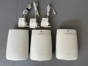Netgear Orbi RBR50v2 Mesh WiFi System With 2x RBS50v2 Satellites - Afbeelding 1 van 2