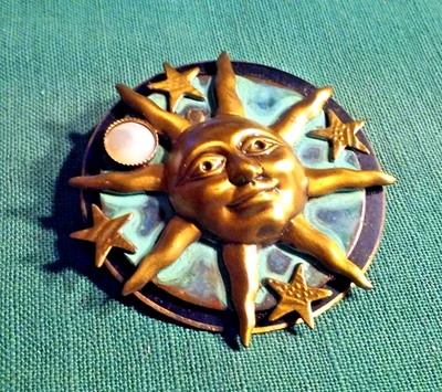 Crafted Sun Face & Moon & Stars Cut Metal Brooch Pin Celestial Unique 3-D Like — 第 1/4 张图片